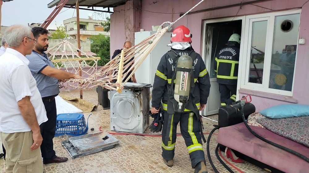 Kahramanmaraş'ta Yanan evindeki eşyaları için gözyaşı döktü