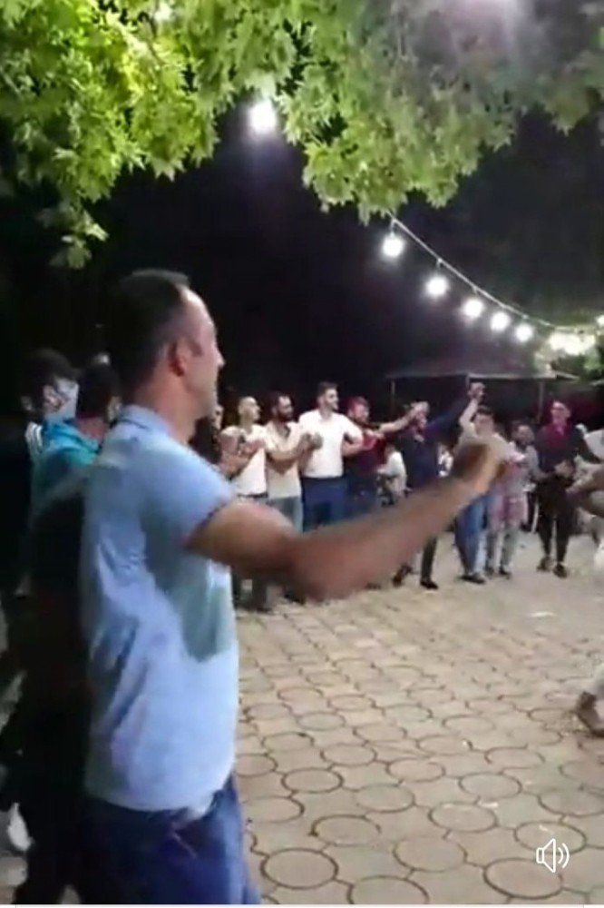 Afşin’de maskesiz ve sosyal mesafesiz düğün yapıldı