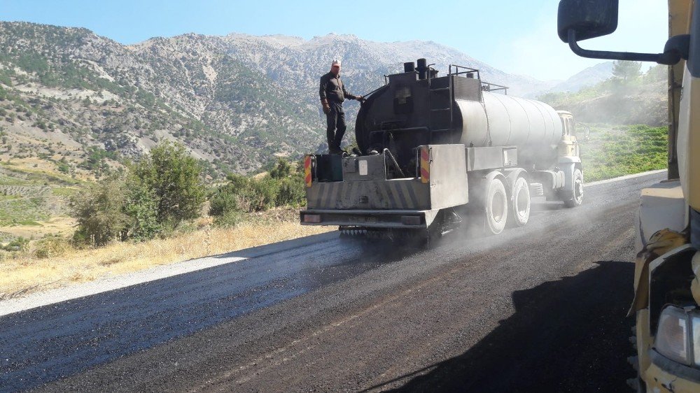 Kahramanmaraş Büyükşehir Belediyesi İlçelerin yollarını yeniliyor