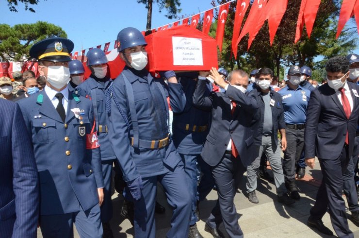 Şehit annesi yürekleri dağladı: "Evladıma söz verdim, ağlamayacağım"