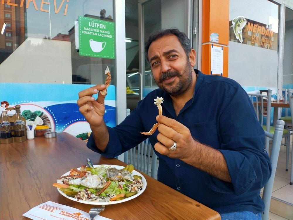 Yengeç, tanesi 10 liraya kapış kapış satılıyor