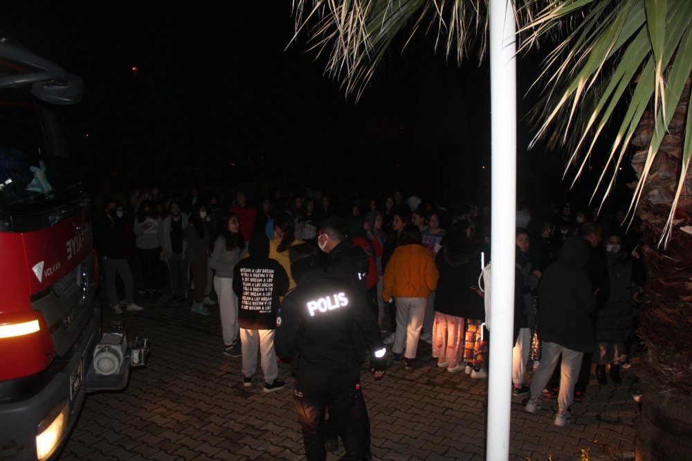 Öğrenci yurdunda yangın paniği yaşandı