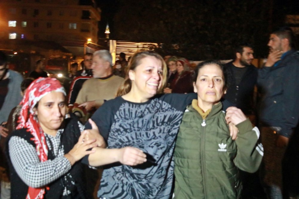 Alev topuna dönen gecekonduda can pazarı