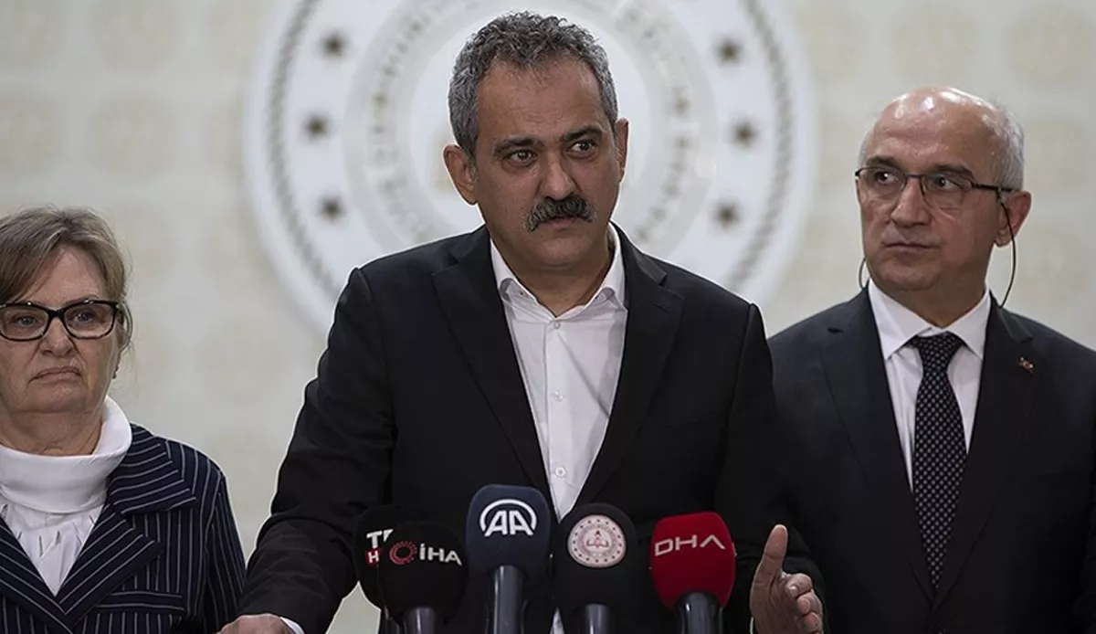 son-dakika-haberi-deprem-bolgesindeki-10-ilde-okullar-1-marta-kadar-tatil-bakan-ozer-duyurdu.webp