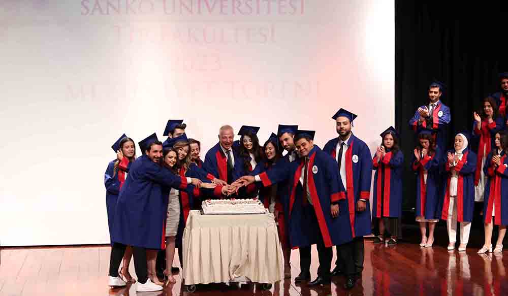 sanko-universitesi-tip-fakultesi-mezuniyet-toreni-7.jpg