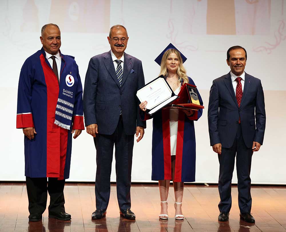 sanko-universitesi-rektor-yrd-prof-dr-metin-bayram-sanko-holding-ykb-adil-sani-konukoglu-sanko-unv-mutevelli-heyet-uyesi-ihsan-akyol.jpg