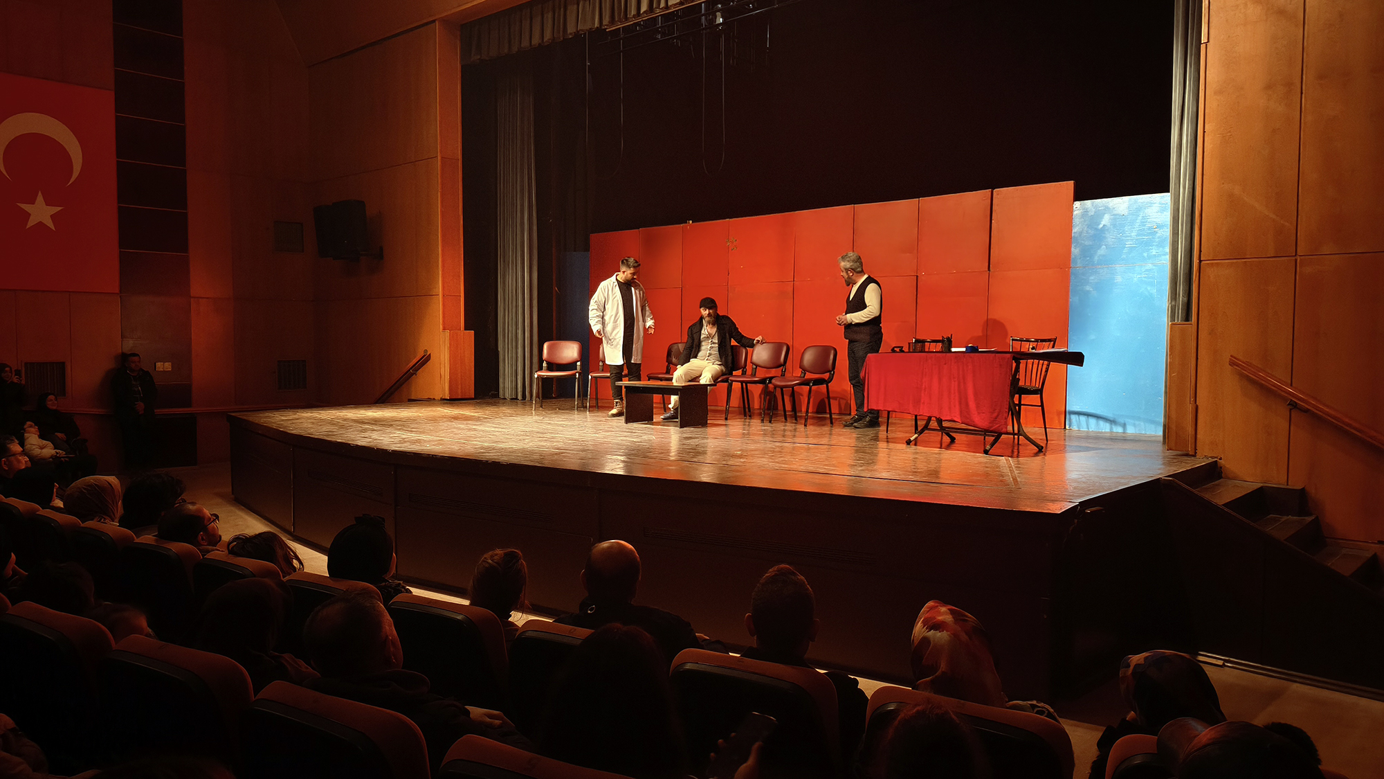 tiyatro-2.jpeg