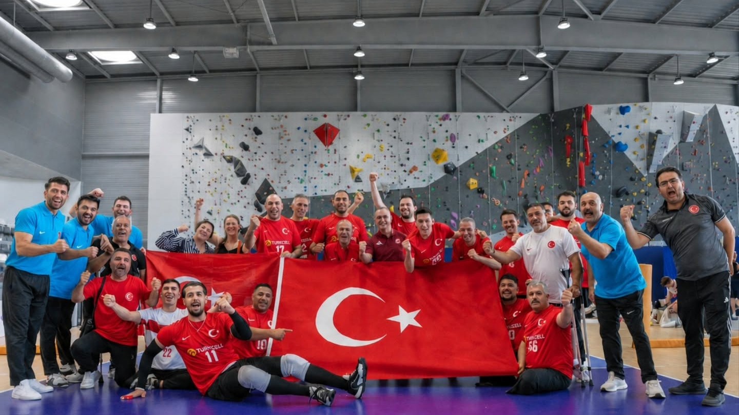oturarak-voleybol-milli-takimi-3.jpg