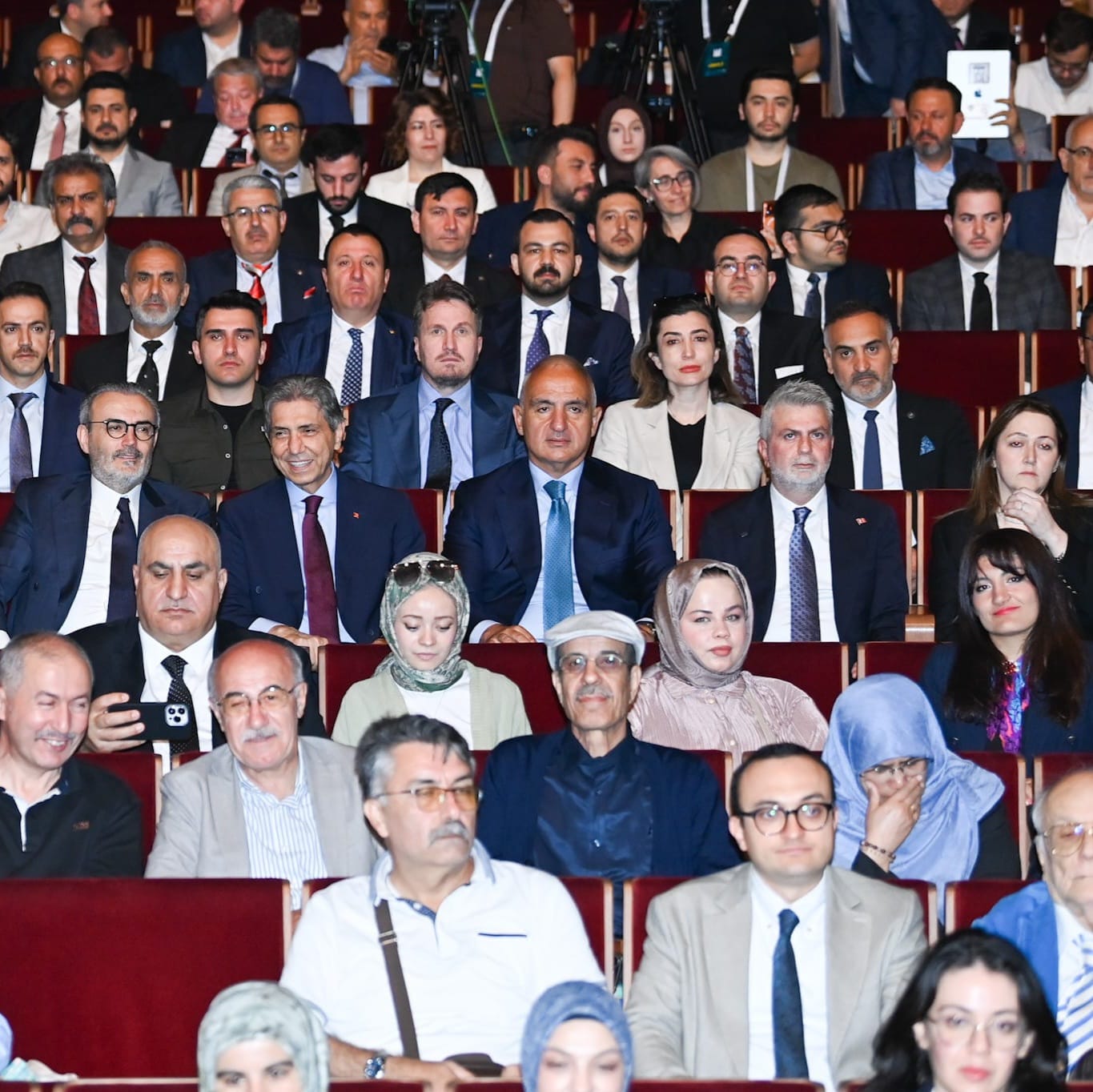 kultur-ve-turizm-bakani-mehmet-nuri-ersoy-4.jpeg
