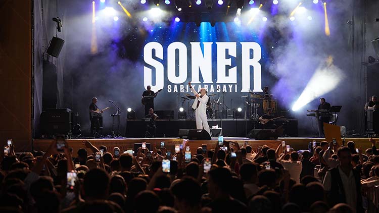 soner-sarikabadayi-konseri8.jpeg