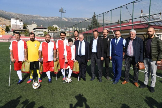 ampute-futbol-takimina-malzeme-destegi-05.11-(7).jpeg