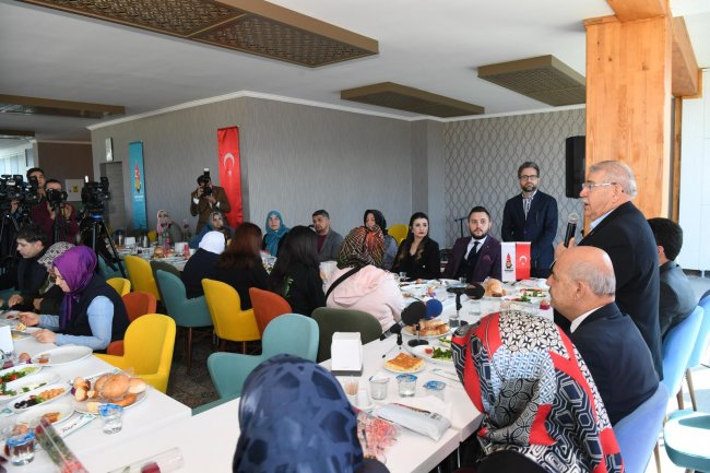baskan-mahcicek,-kadinlar-gununde-sehit-aileleriyle-bulustu-(7).jpeg