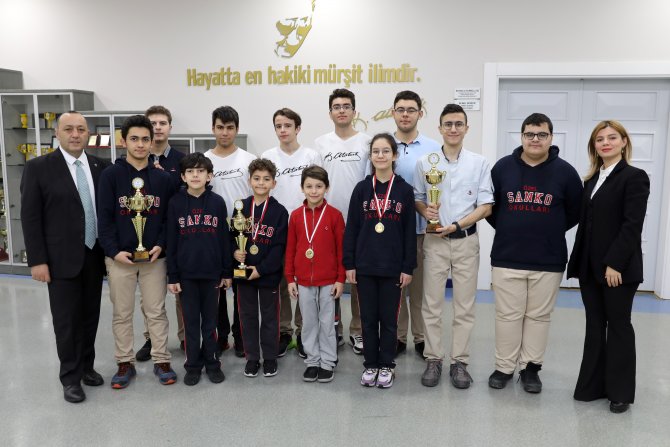 sanko-okullari-satrancta-birincilikleri-kimseye-birakmadi-2.jpg