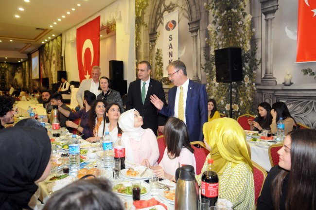 sanko-universitesi-akademisyen-ve-ogrencileri-iftarda-bulustu-(1).jpg