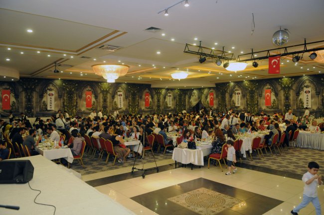 sanko-universitesi-akademisyen-ve-ogrencileri-iftarda-bulustu-(4).jpg